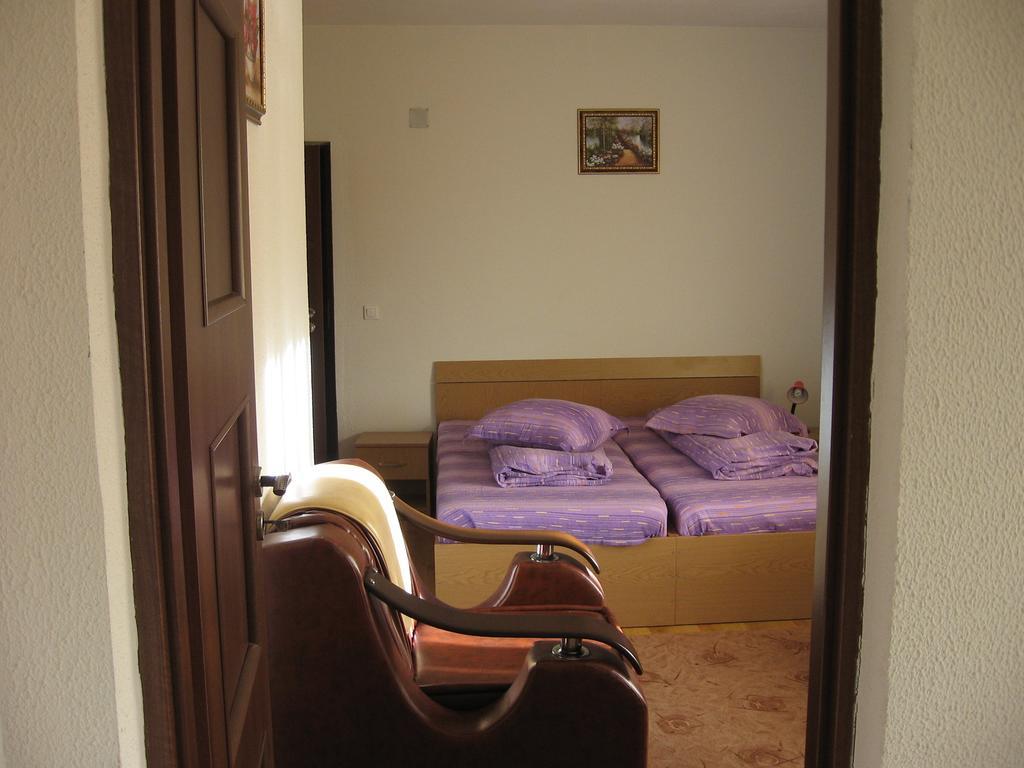 Pensiunea Pomi -Oesti Hotel Albestii Paminteni Ruang foto