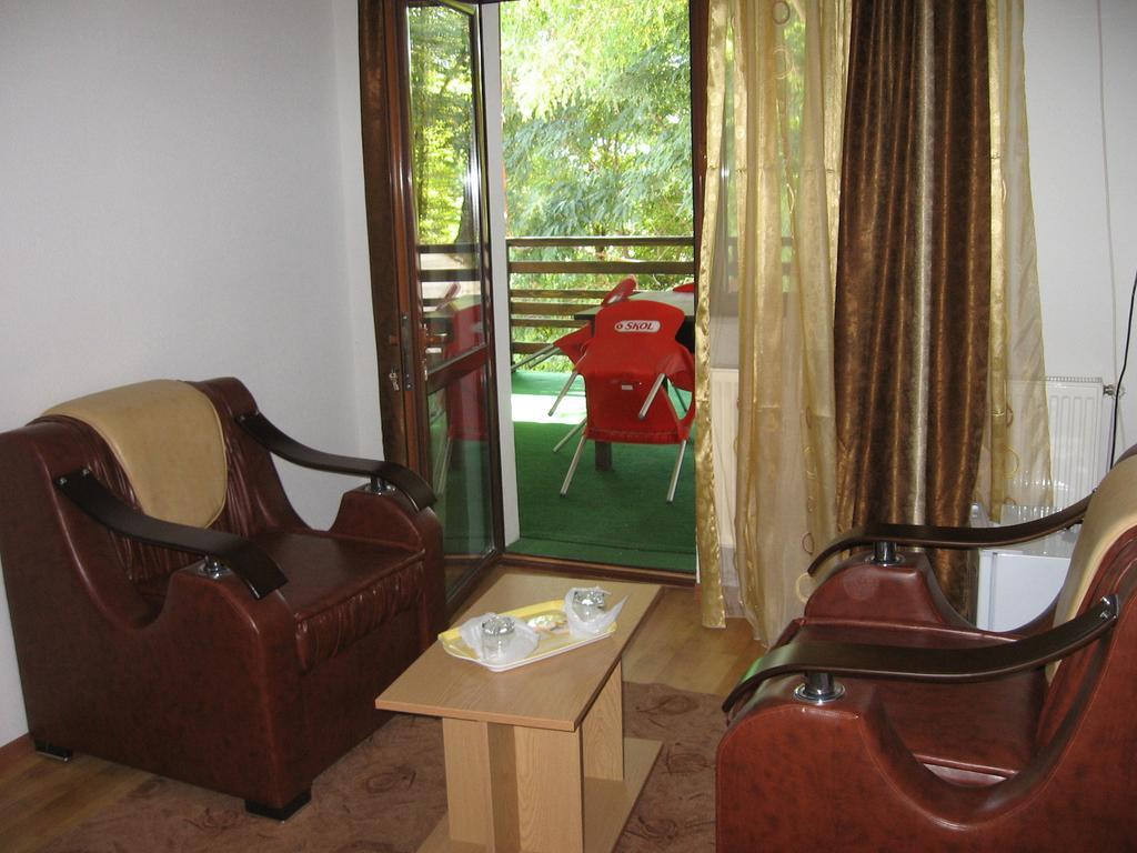Pensiunea Pomi -Oesti Hotel Albestii Paminteni Ruang foto