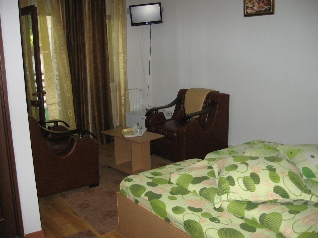 Pensiunea Pomi -Oesti Hotel Albestii Paminteni Bagian luar foto
