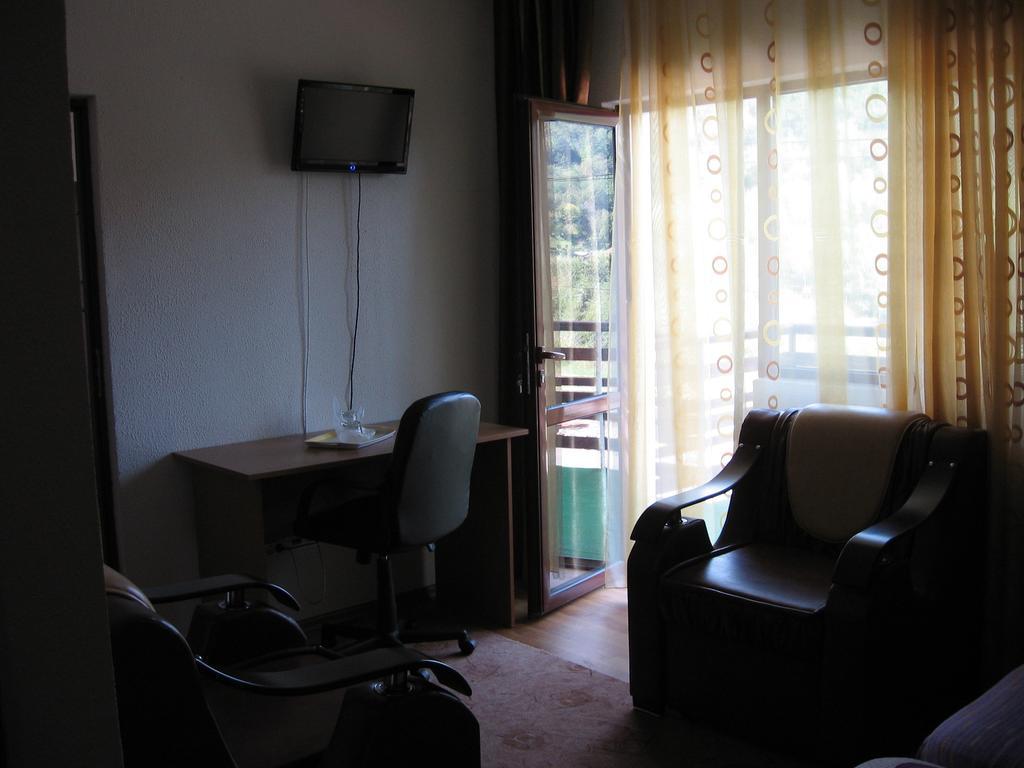 Pensiunea Pomi -Oesti Hotel Albestii Paminteni Ruang foto