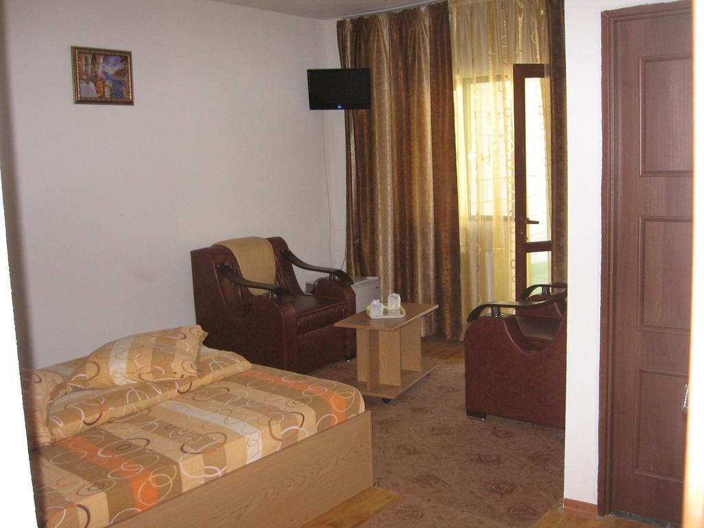 Pensiunea Pomi -Oesti Hotel Albestii Paminteni Ruang foto